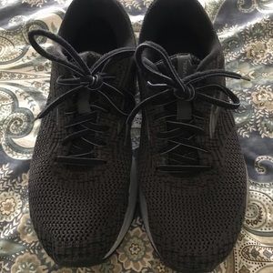 Ladies Brooks Revel 3 running shoes. Size 10. GUC.